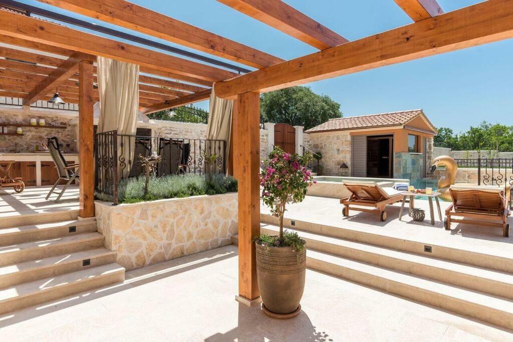 Villa Hirundo Rustica Skradin Exteriör bild