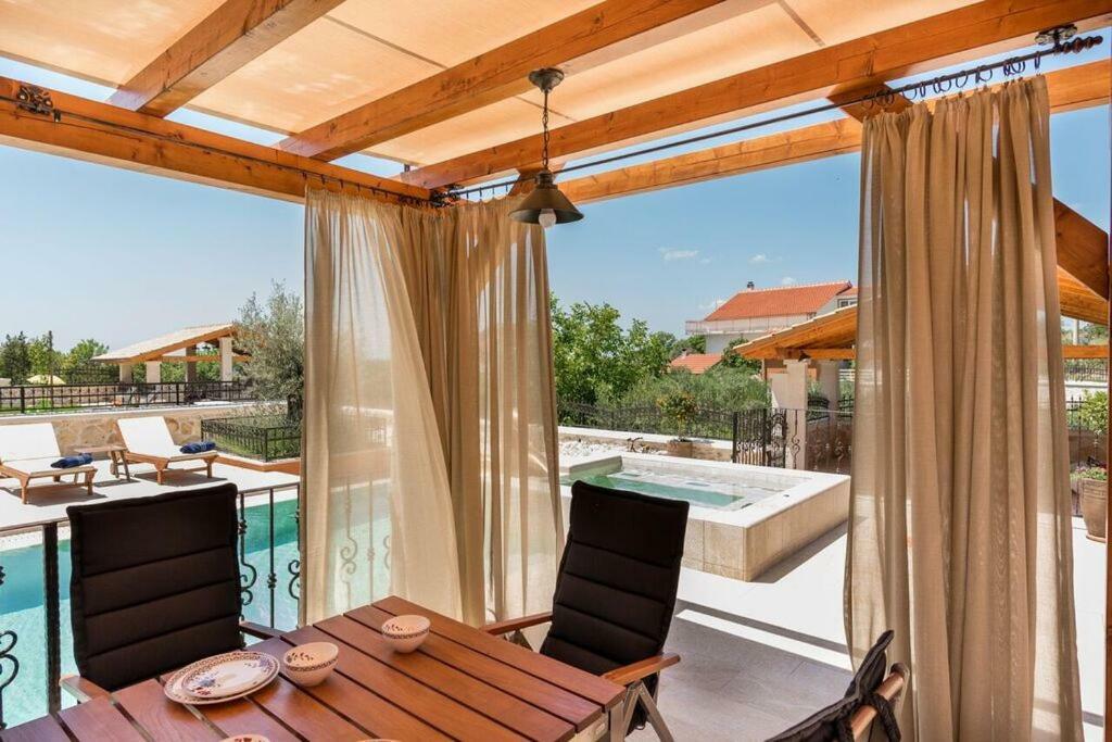 Villa Hirundo Rustica Skradin Exteriör bild