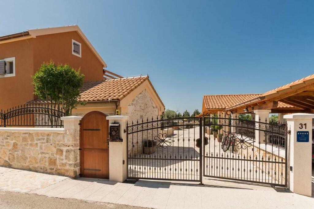 Villa Hirundo Rustica Skradin Exteriör bild